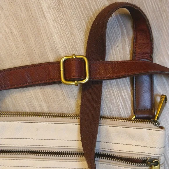 Fossil Crossbody Bag - Picture 5 of 6